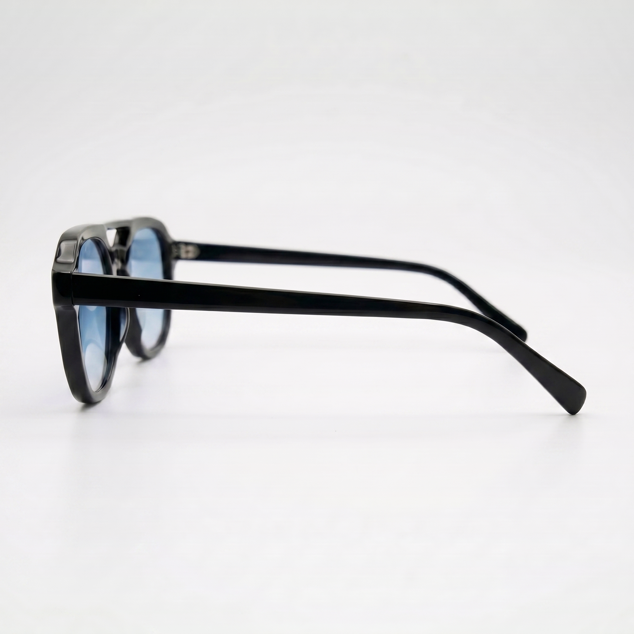 Aviator Blue Meridian — Seitenansicht links