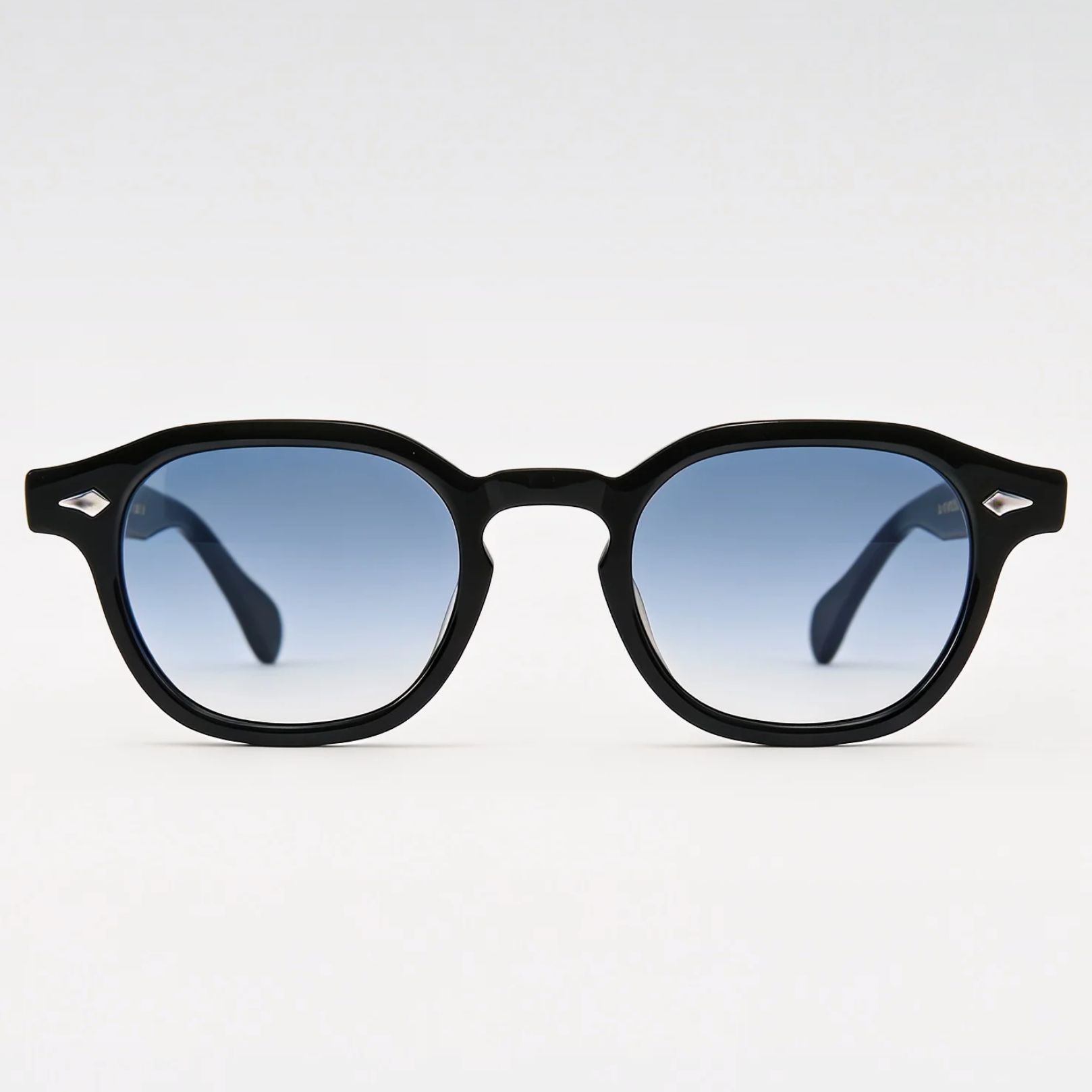 Wayfarer Polar Dusk — Frontalansicht: schwarzer Hochglanz-Acetat-Rahmen mit blau verlaufenden Gläsern und silbernen Rauten-Nieten