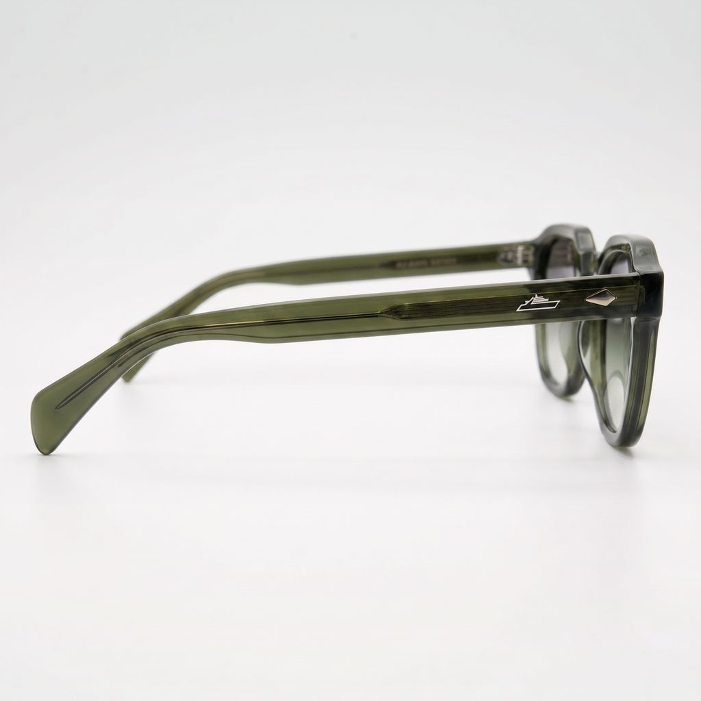 Wayfarer Olive Fjord — Seitenansicht rechts mit graviertem Boot-Logo