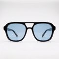 Aviator Blue Meridian — Frontalansicht: schwarzer Hochglanz-Rahmen mit Doppelsteg und hellblauen Gläsern