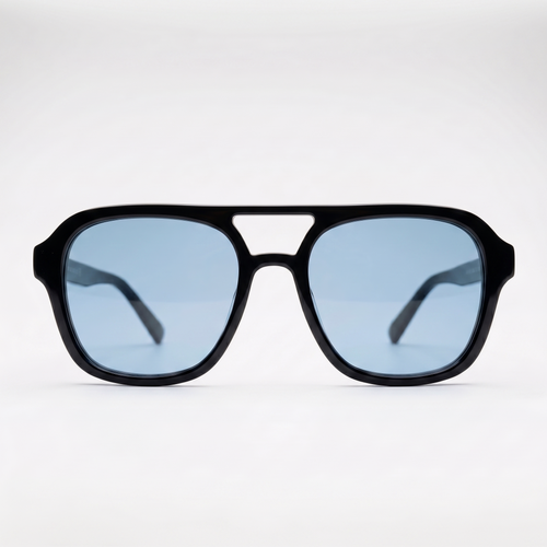 Aviator Blue Meridian — Frontalansicht: schwarzer Hochglanz-Rahmen mit Doppelsteg und hellblauen Gläsern
