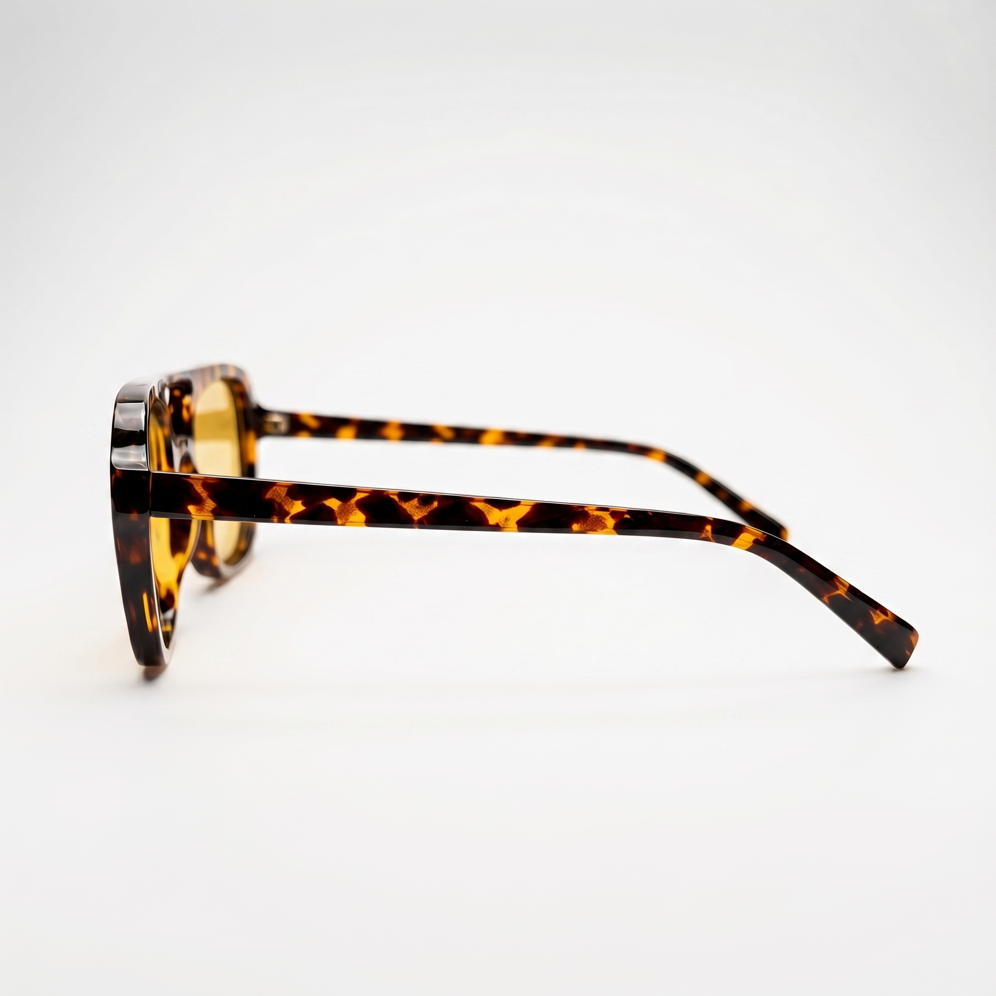 Aviator Nordic Ember — Seitenansicht links
